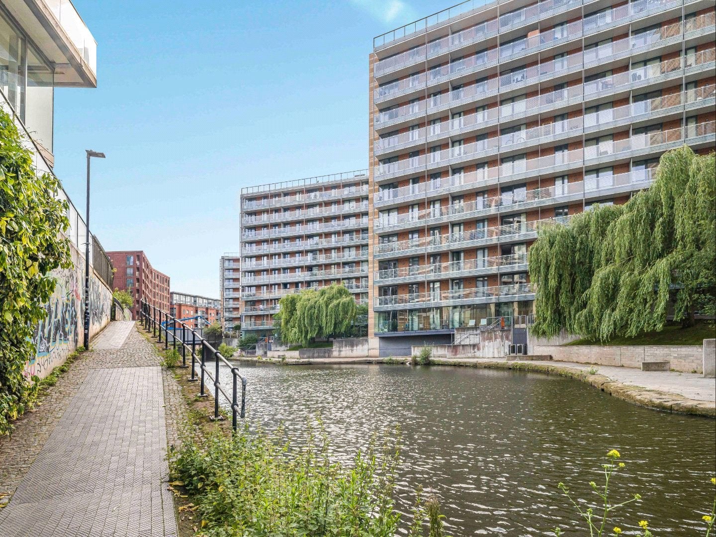 Flat Kelso Place in Manchester