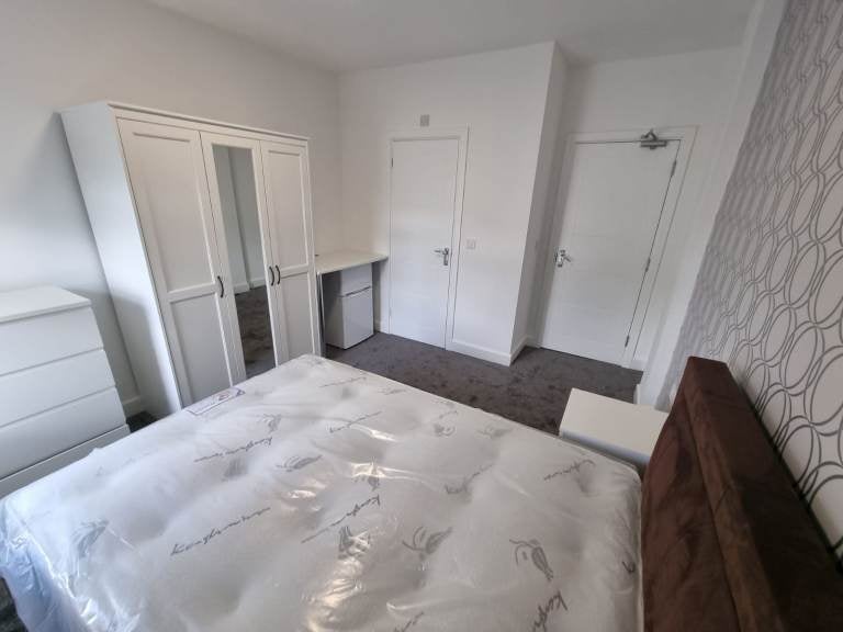Room Ashburnham Road in Luton