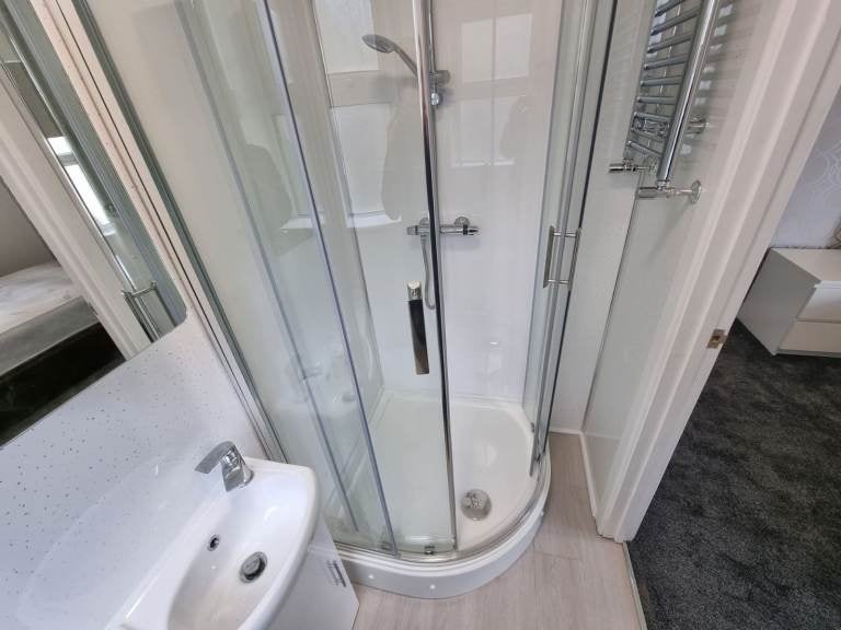 Room Ashburnham Road in Luton