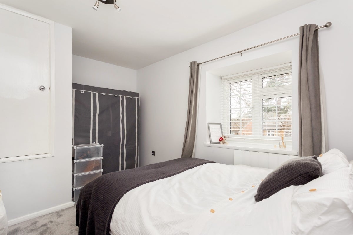 Flat Finnart Close in Elmbridge