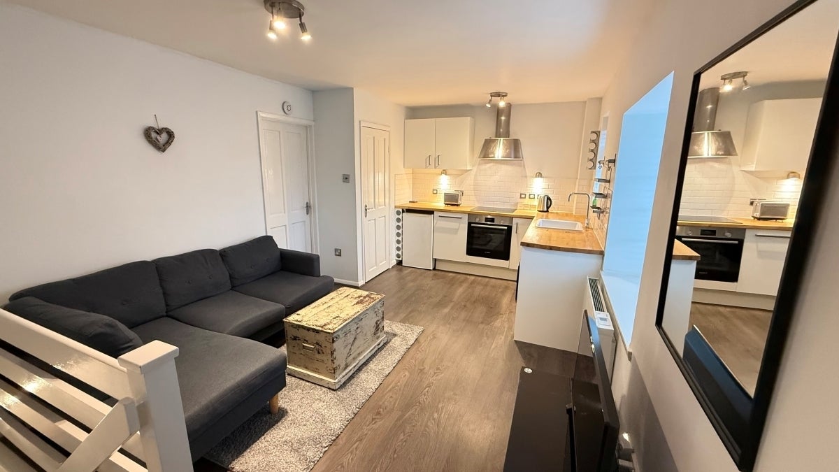 Flat Finnart Close in Elmbridge