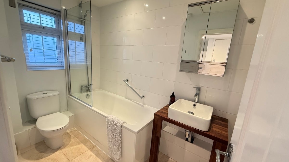 Flat Finnart Close in Elmbridge