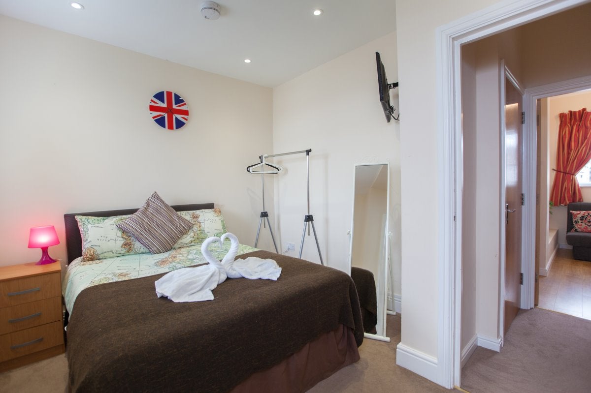 Flat Rusland Park Road in Greater London