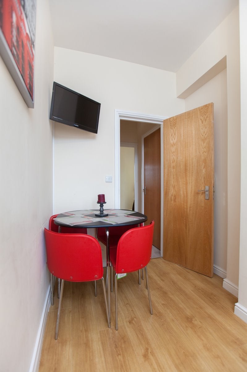 Flat Rusland Park Road in Greater London