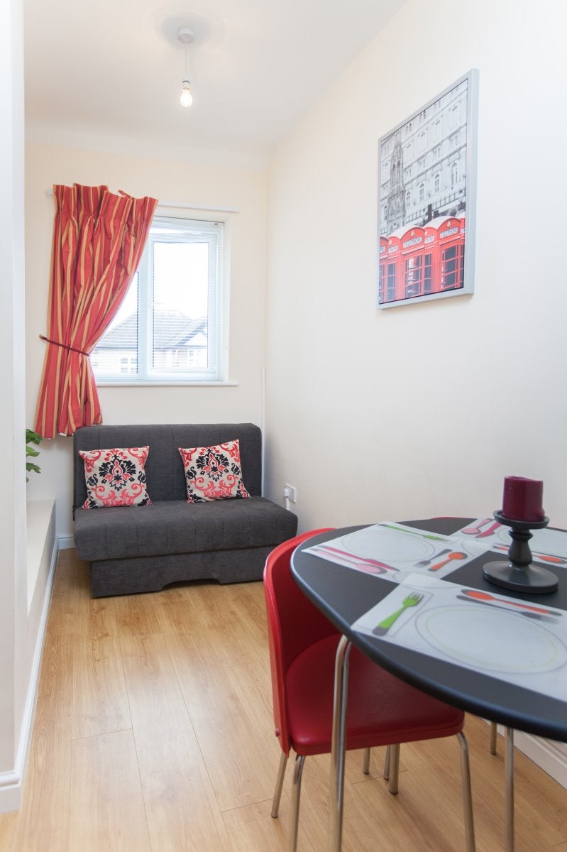 Flat Rusland Park Road in Greater London