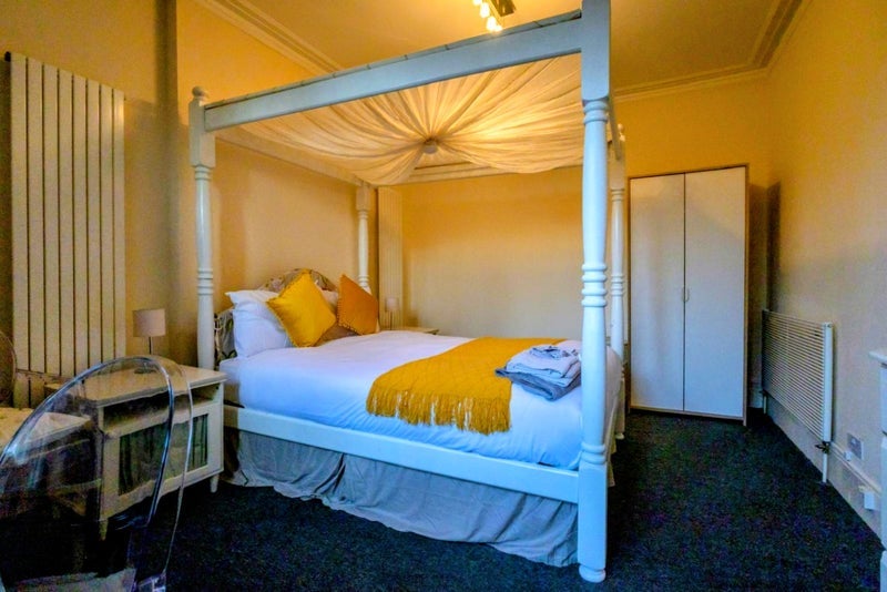 Room Riggindale Road in Greater London