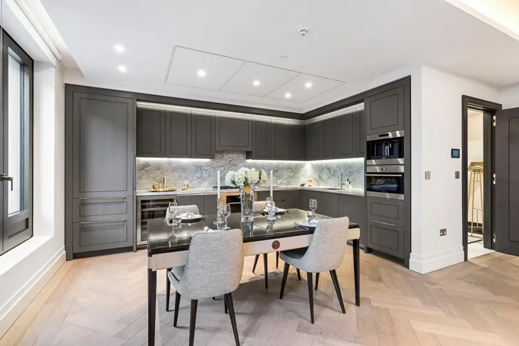 Flat Gatliff Road in City of Westminster