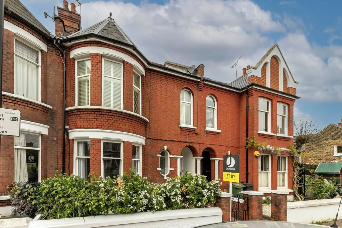 House Glenfield Road in Greater London