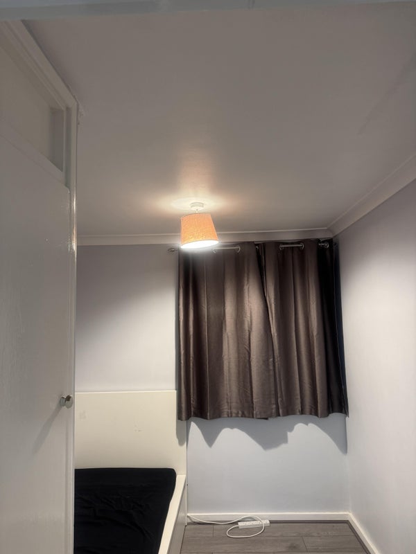 Room Wake Avenue in West Suffolk
