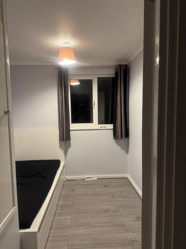 Room Wake Avenue in West Suffolk