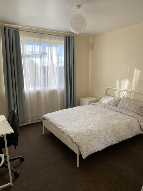 Room Iona Close in Greater London