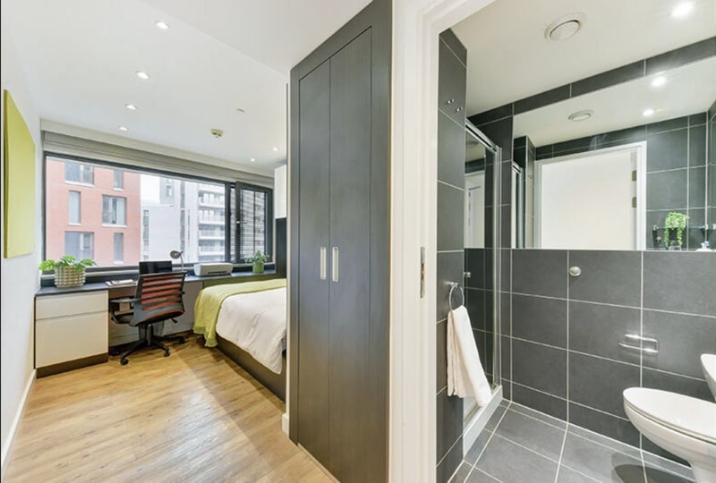 Room Canal Reach in Greater London
