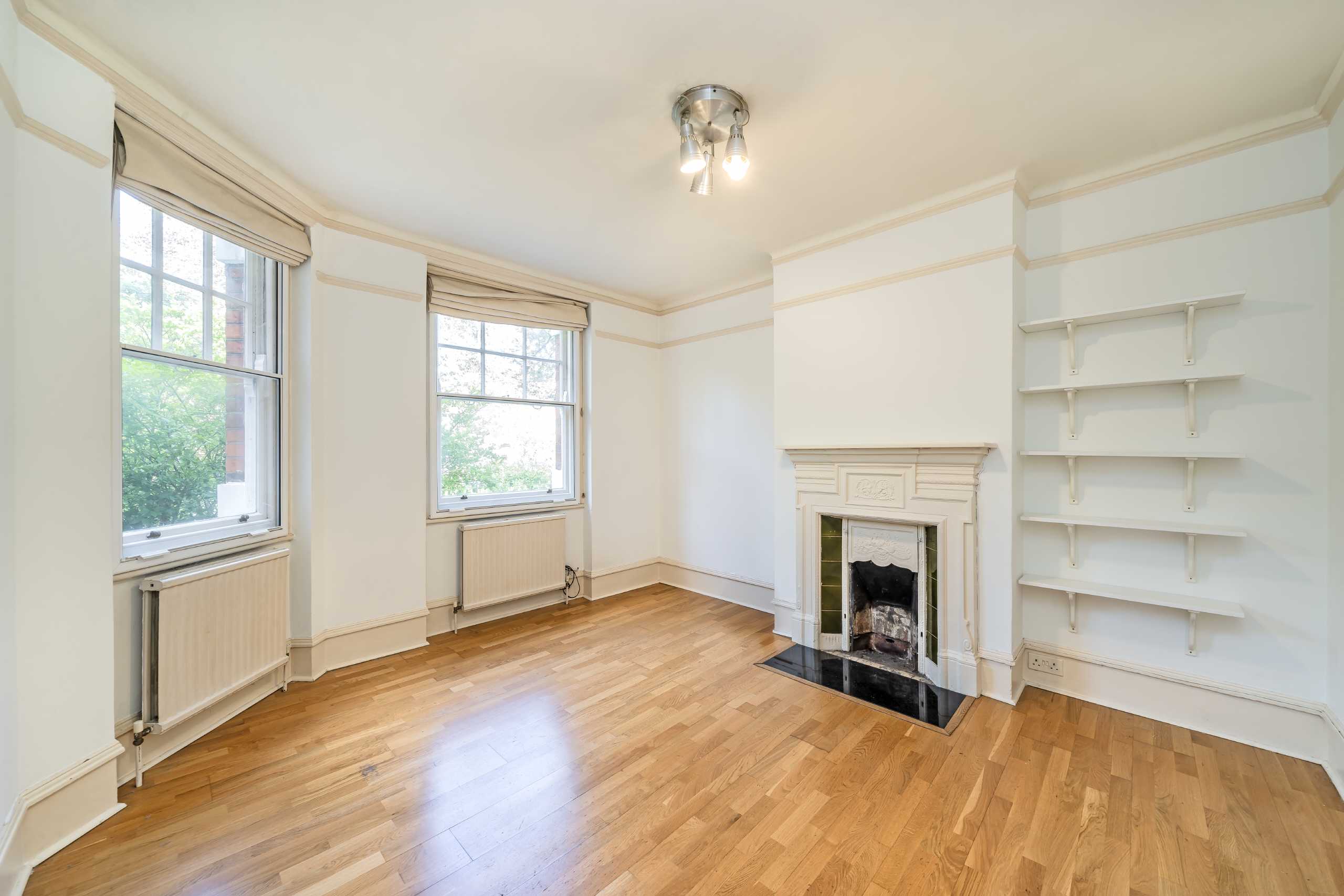 Flat Colehill Gardens in Greater London