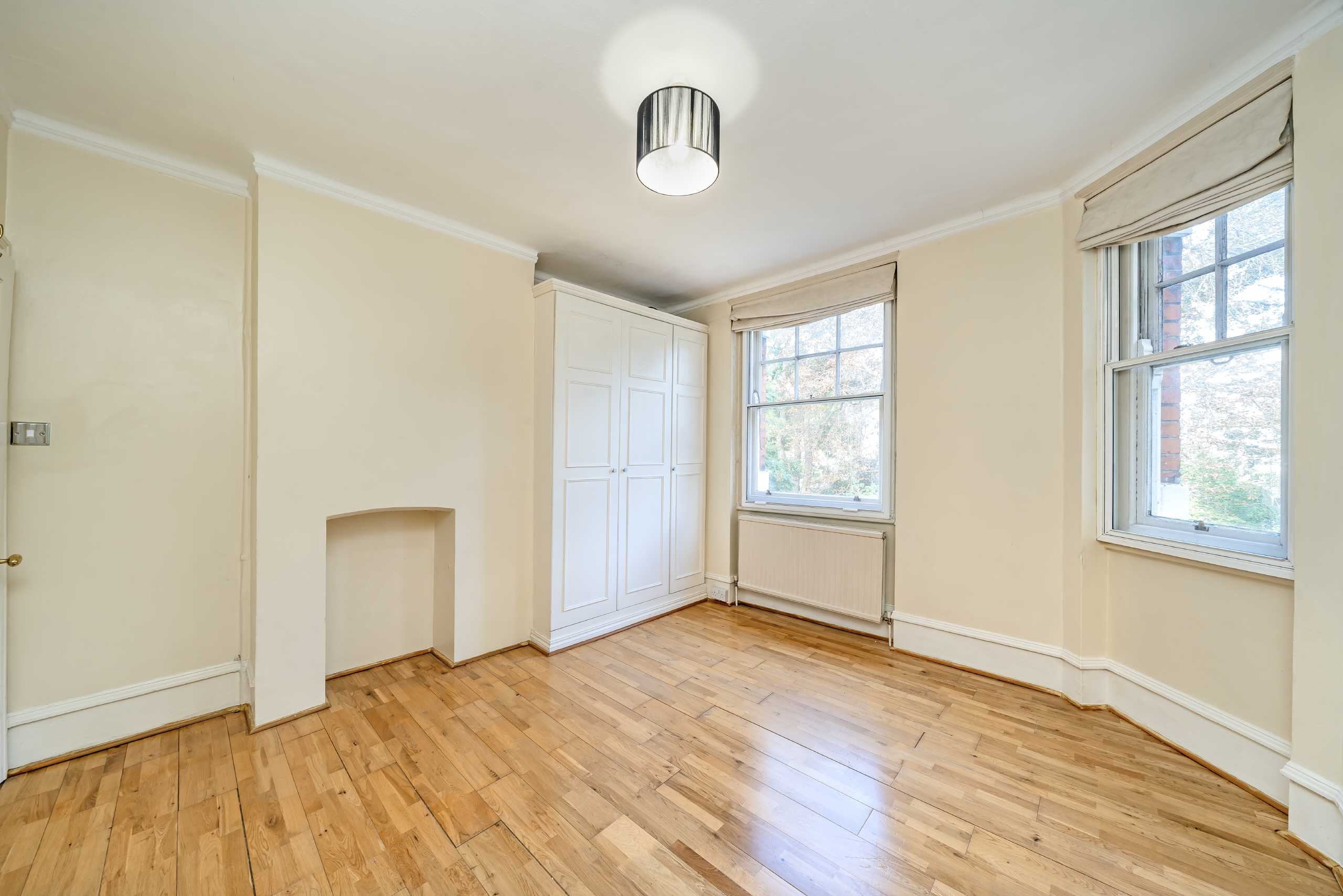 Flat Colehill Gardens in Greater London