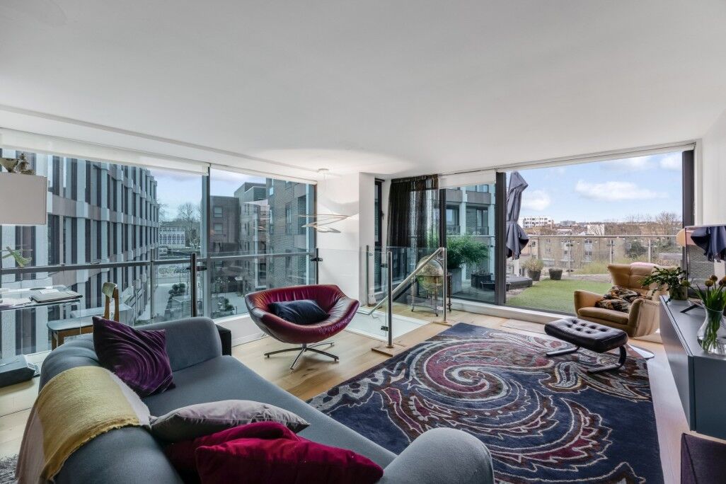 Flat St. Pancras Way in Greater London