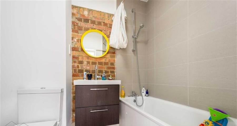 Flat Newington Causeway in Greater London