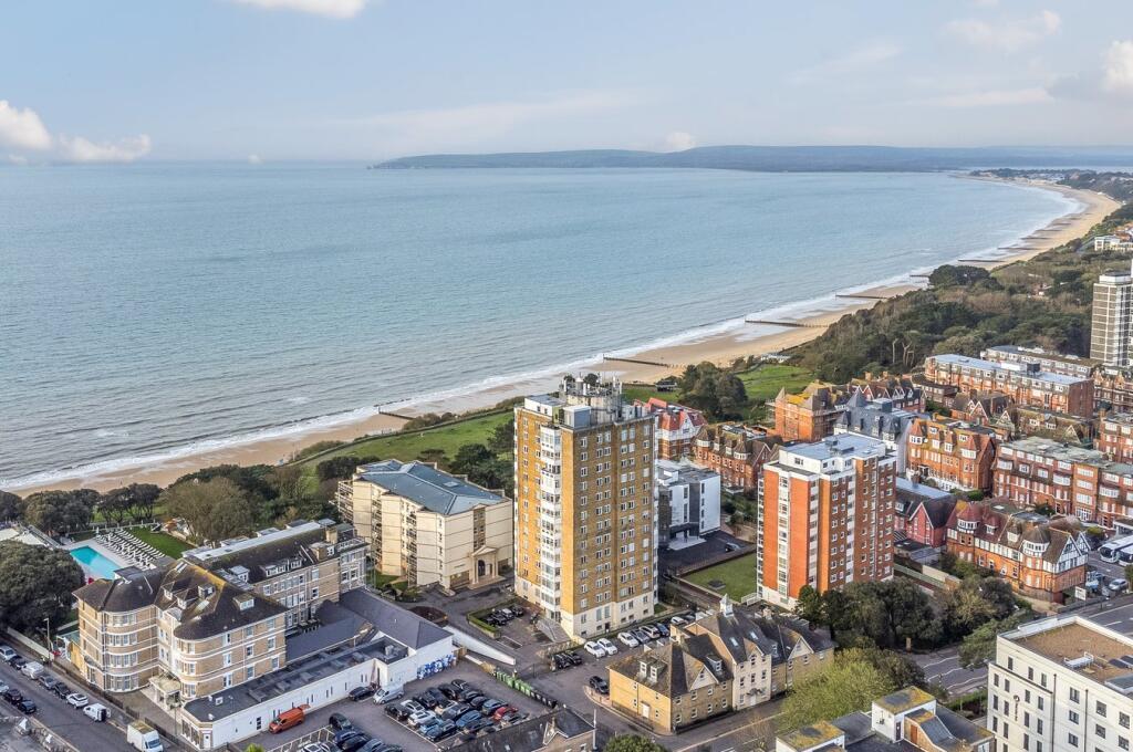 Flat West Cliff Road in Bournemouth