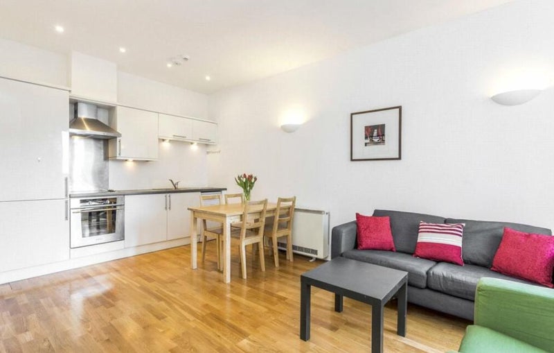 Room Dock Street in Greater London