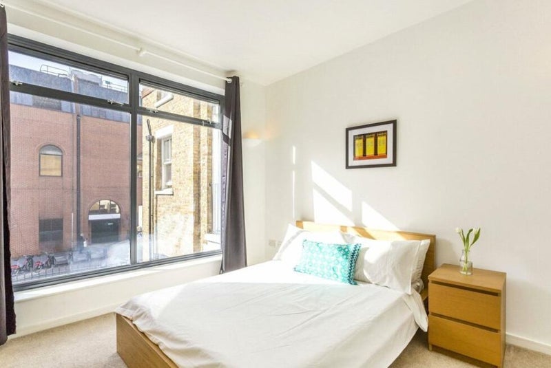 Room Dock Street in Greater London