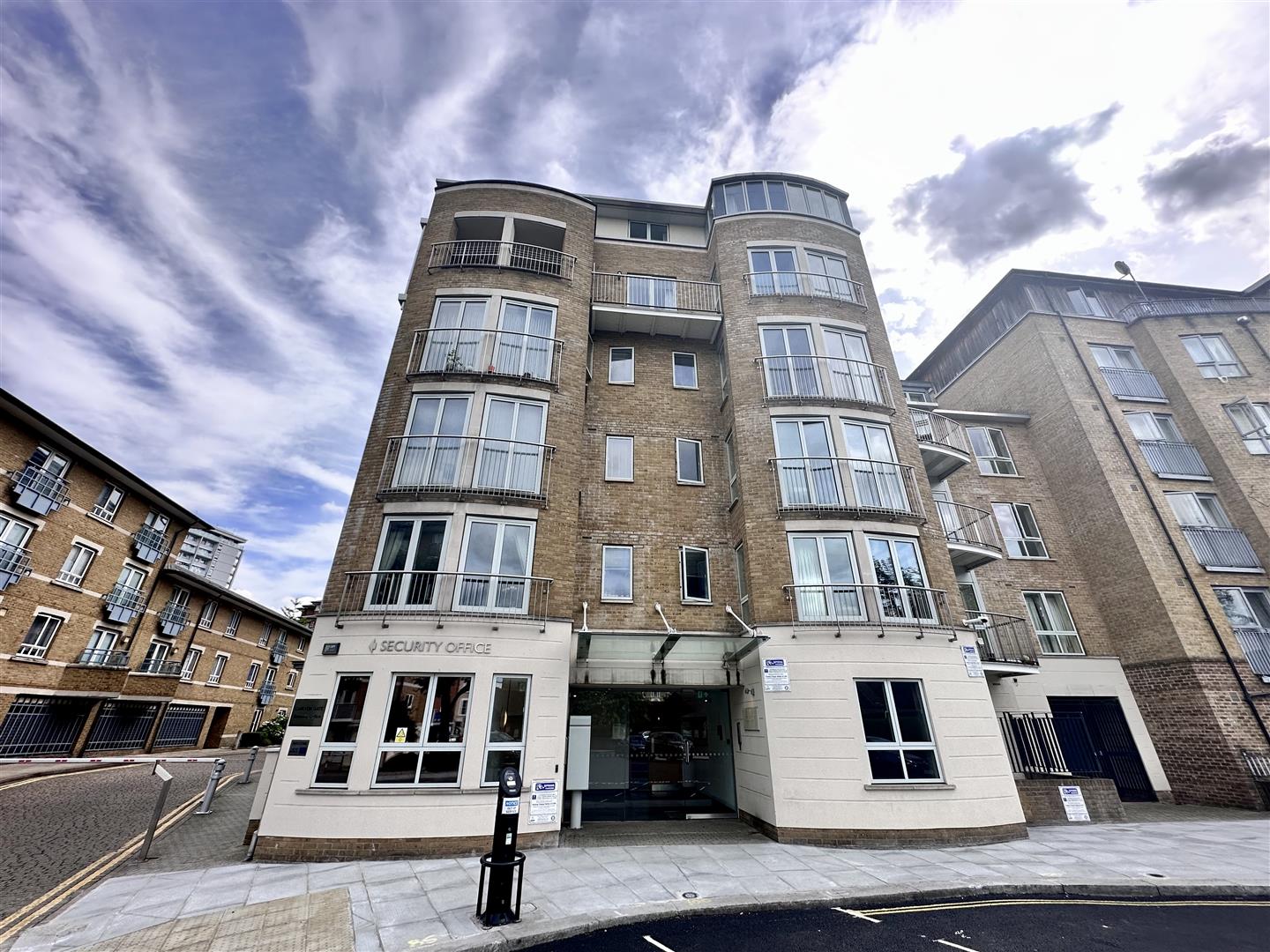Flat Elmfield Way in City of Westminster