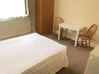 Room Boileau Road in Greater London