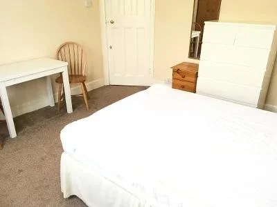 Room Boileau Road in Greater London