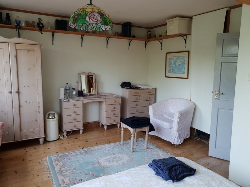 Room Pinelands Close in Greater London