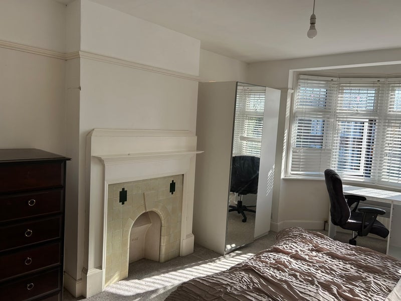Room Grand Drive in Greater London