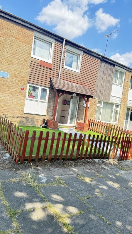 Room High Road in Basildon