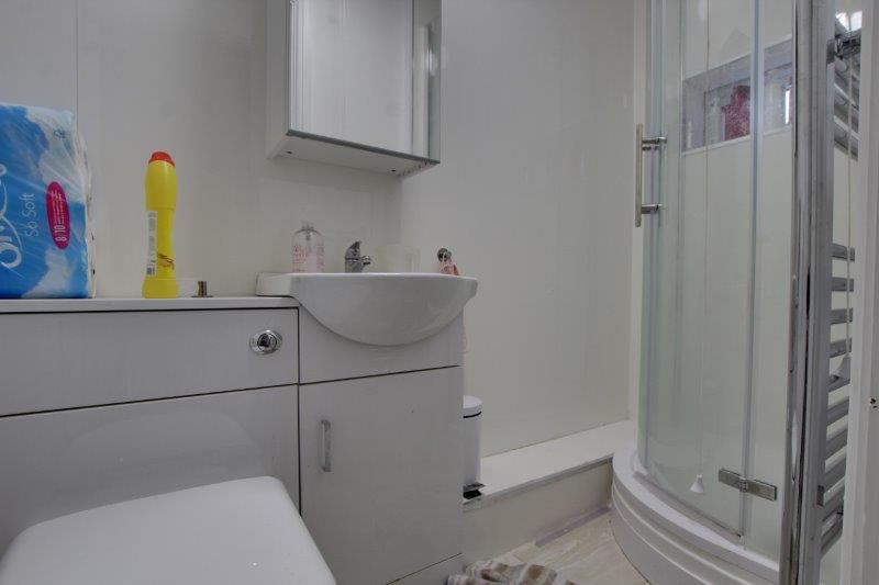 Room High Road in Basildon