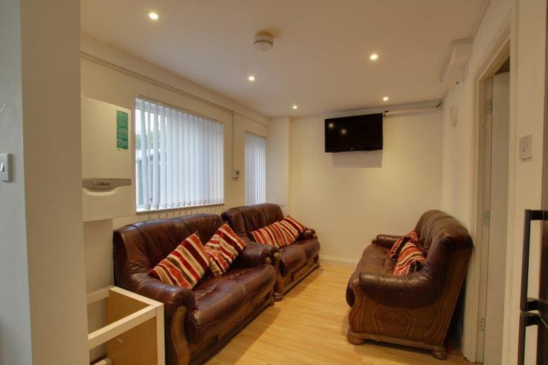 Room High Road in Basildon