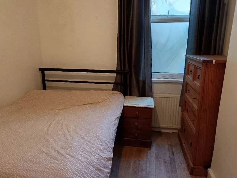 Room Green Street in Greater London