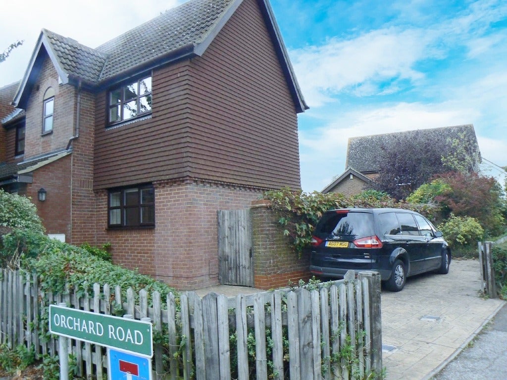 House Orchard Road in Greater London