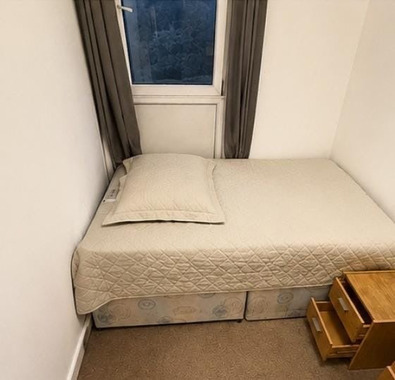 Room Bakersfield in Greater London