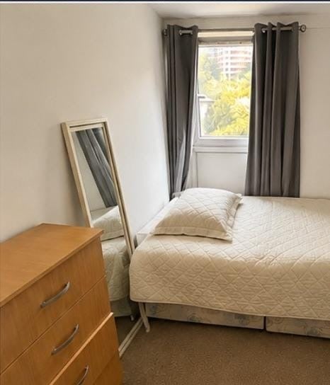 Room Bakersfield in Greater London