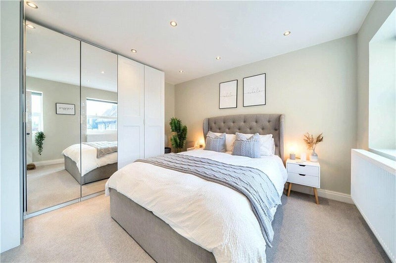 Flat Boston Road in Greater London
