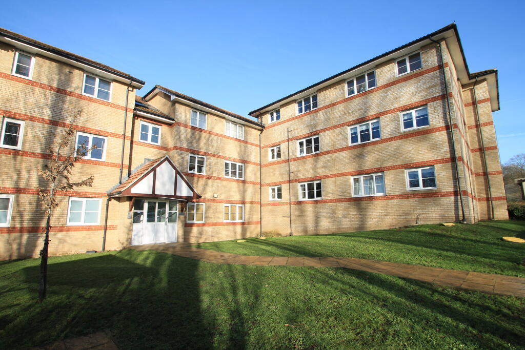 Flat Cumberland Place in Greater London