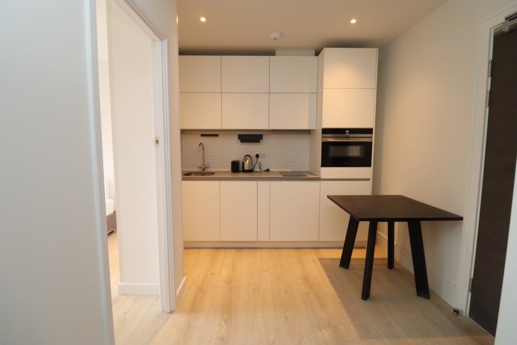 Room Globe Road in Greater London