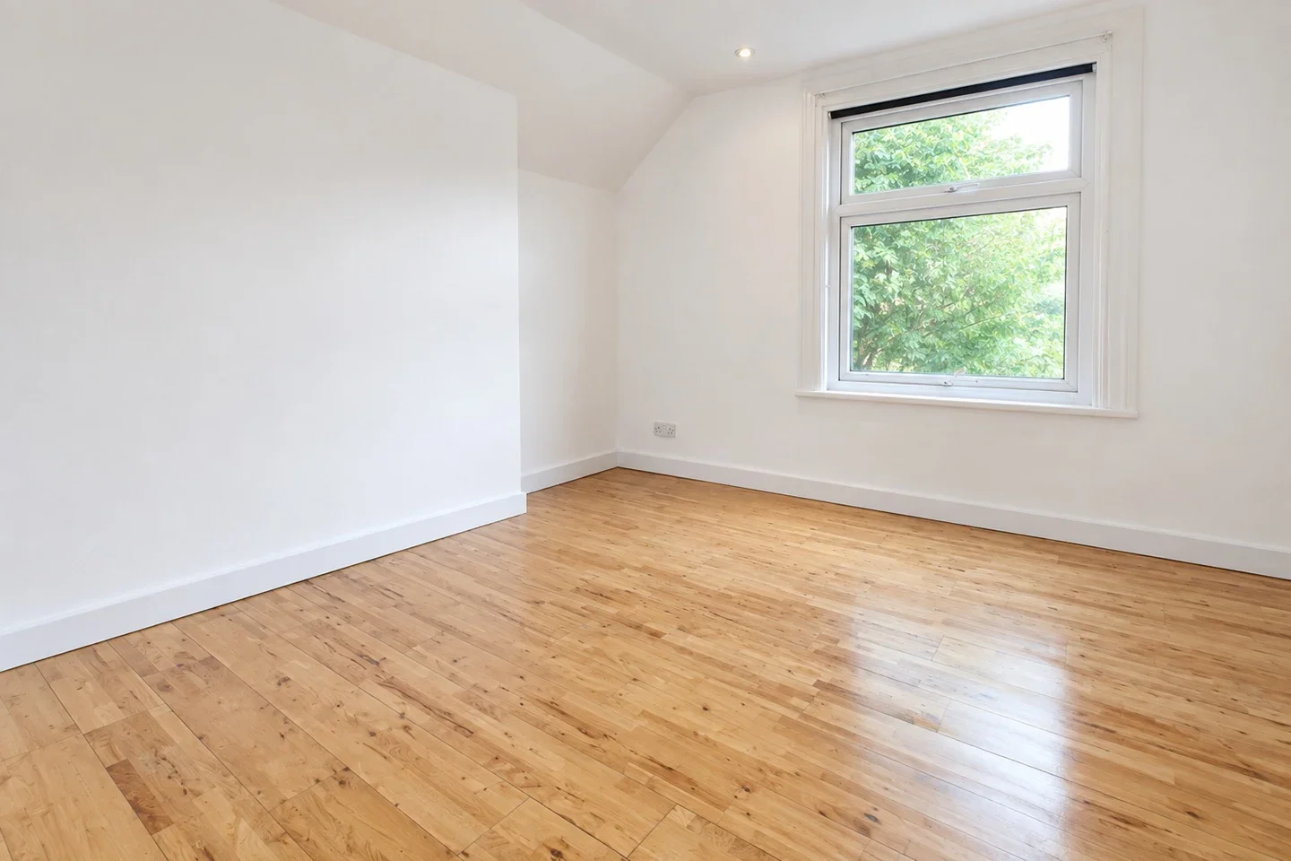 Flat Mount Pleasant Road in Greater London