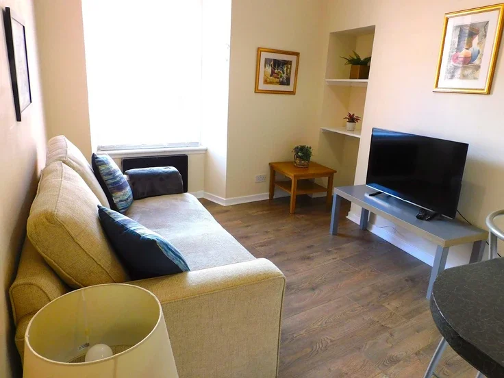 Flat Dalcross Street in Glasgow