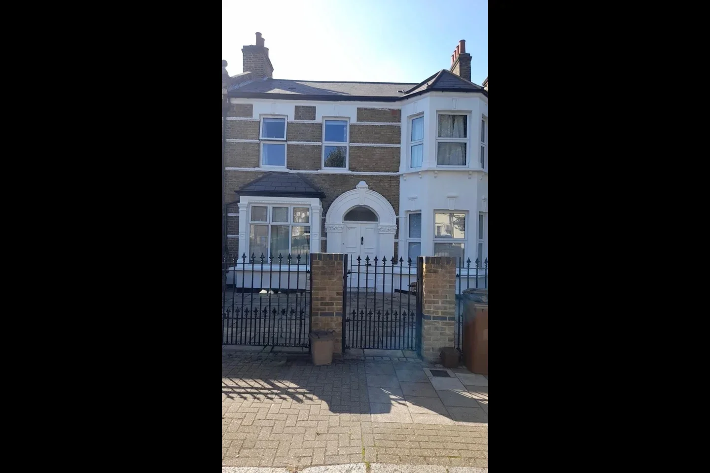 Room Barry Road in Greater London