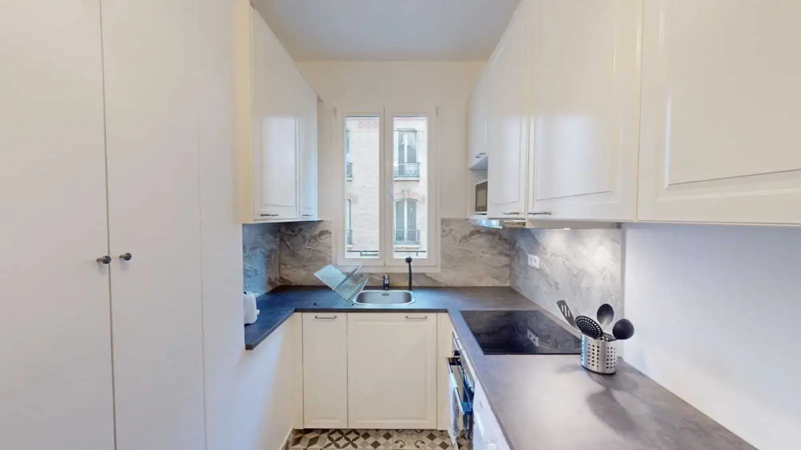 Chambre Rue Crozatier à Paris