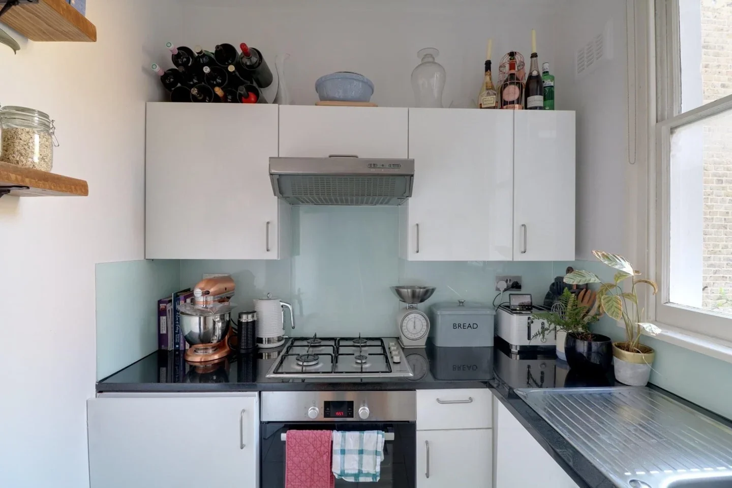 Flat Brooke Road in Greater London