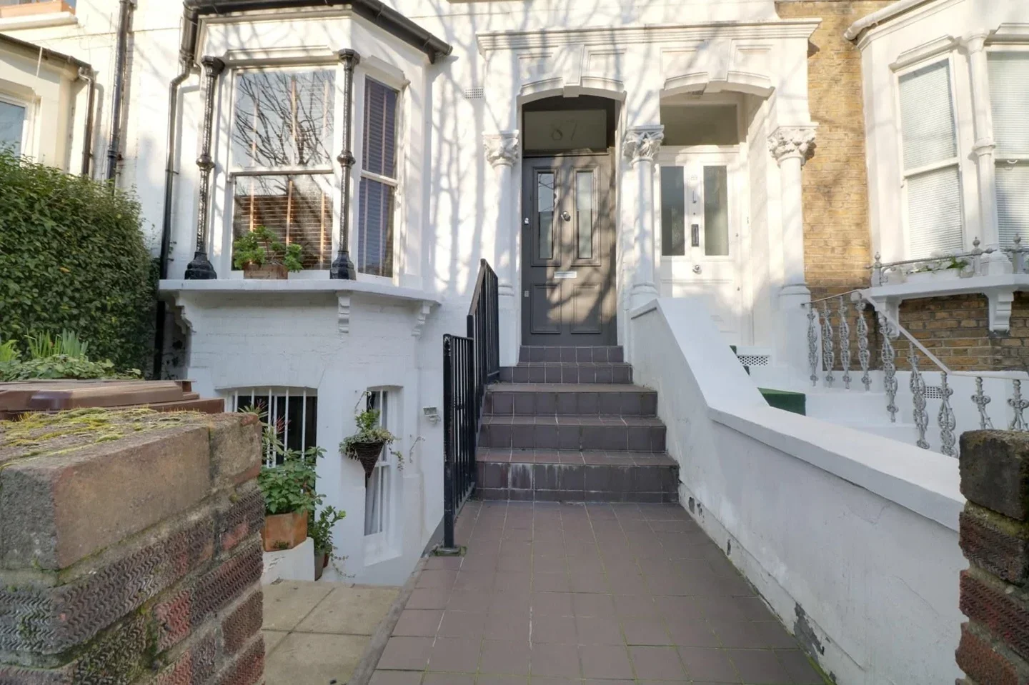 Flat Brooke Road in Greater London