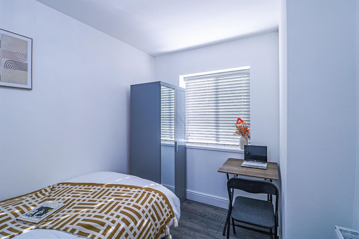 Room Carlton Road in Boston