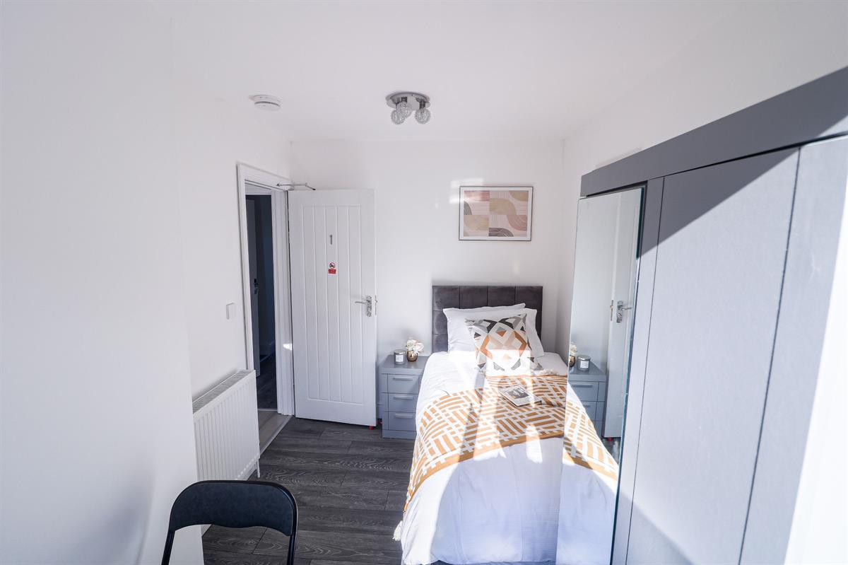 Room Carlton Road in Boston