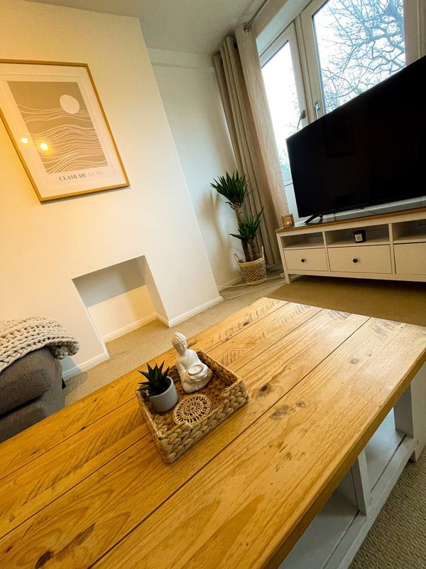 Flat Barringer Square in Greater London