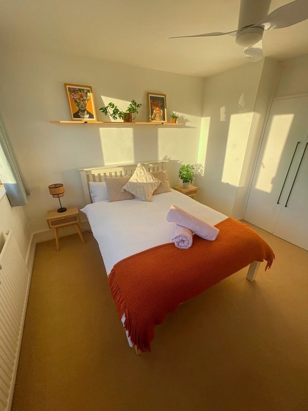 Flat Barringer Square in Greater London