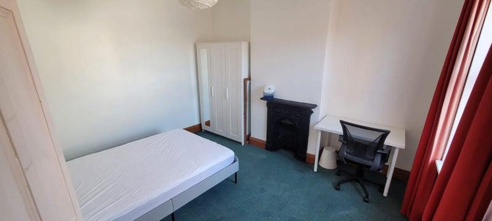 Room All Hallows Road in Bristol