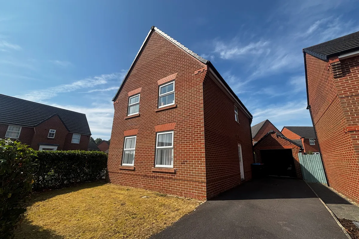 House Siskin Close in Winsford